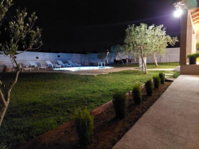 Holiday house paprat